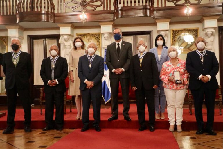 Presidente condecora con Orden del Mérito de Duarte, Sánchez y Mella a destacadas personalidades