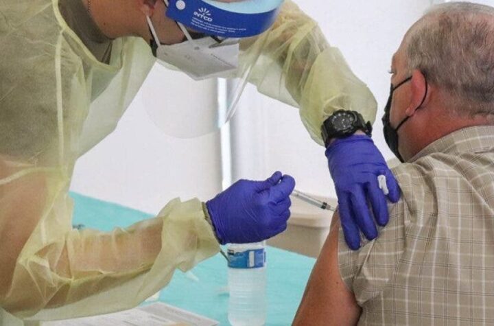 Puerto Rico vacunará sólo a mayores de 65 años en las próximas cuatro semanas