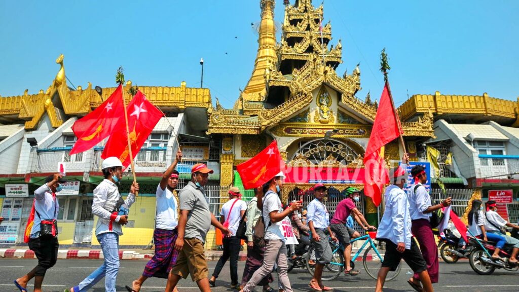 Birmania se levanta en masa contra el Ejército tras fin de semana sangriento