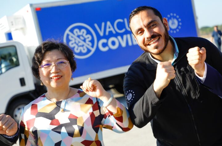 El Salvador recibe un millón de vacunas anticovid de la china Sinovac
