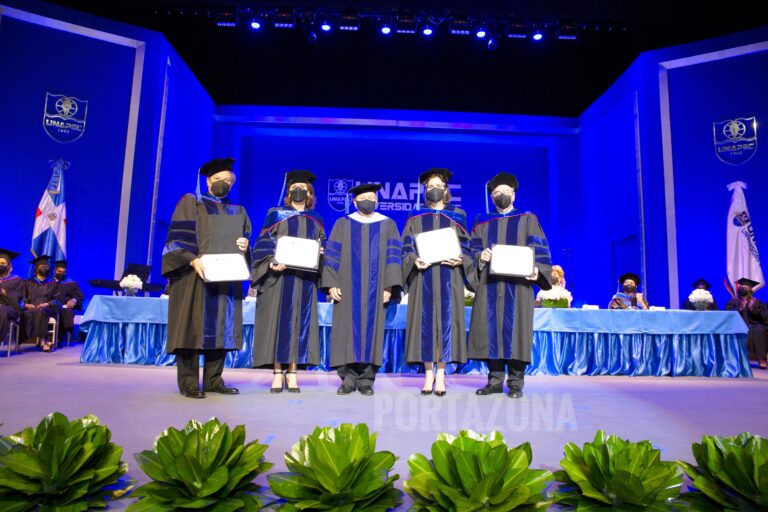 UNAPEC entrega a empresarios dominicanos títulos Doctor Honoris Causa