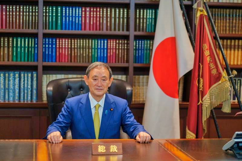 El primer ministro japonés se vacuna contra la covid antes de viajar a EEUU