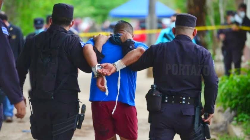 Macabro hallazgo en El Salvador: 14 cadáveres en la casa de un ex policía que era investigado por múltiples femicidios