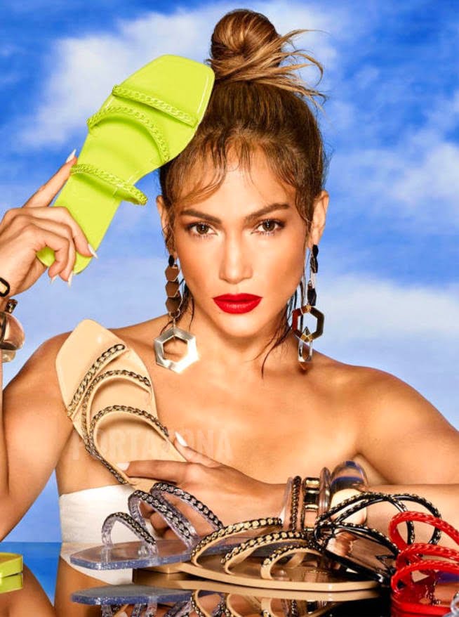 Las nuevas sandalias a todo color de Jennifer Lopez son puro verano