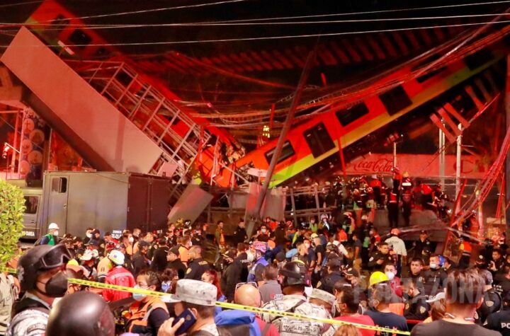 Familias lloran a víctimas del desplome del metro de Ciudad de México