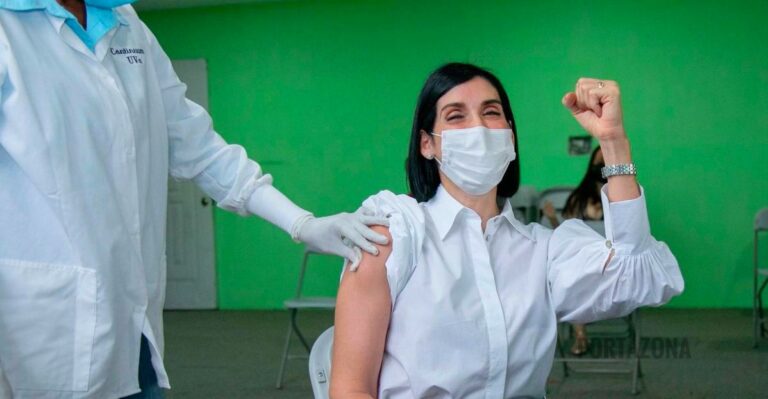 Primera dama exhorta a los jóvenes a vacunarse si quieren “teteo” y «coritos»