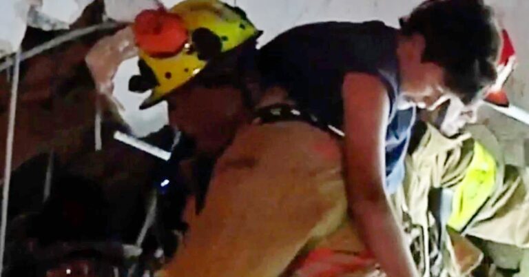 El momento en que un niño es rescatado entre los escombros tras el derrumbe de un edificio en Miami