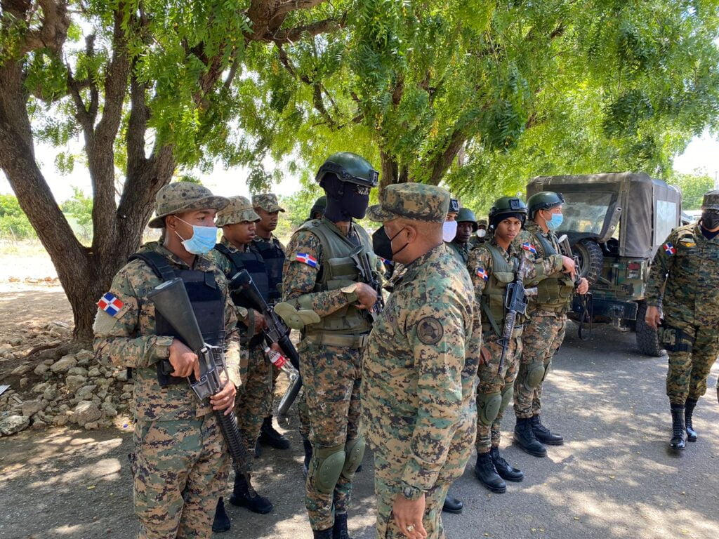 Comandante General del Ej茅rcito realiza recorrido de supervisi贸n en Dajab贸n y Manzanillo