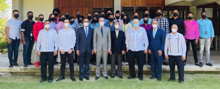 García Fermín asegura gobierno Luis Abinader ejecuta programas académicos para jóvenes región suroeste ante desafíos turismo y agropecuaria