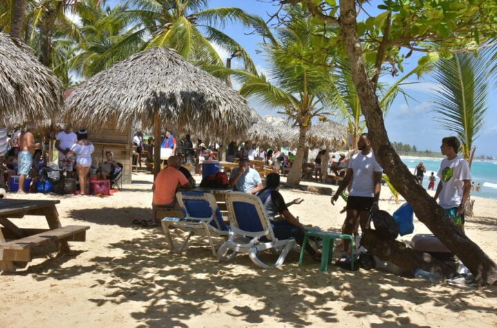 Ministro Turismo recorre playas y balnearios en Semana Santa
