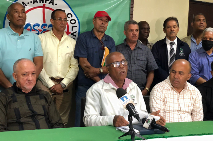 Profesionales agropecuarios les exhorta a médicos pensionados a que no asuman el decreto 181-22 hasta que el presidente Abinader no lo modifique.