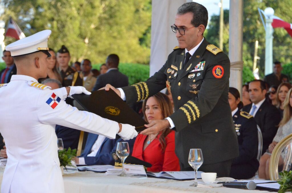 Presidente de la República encabeza Sexagésima Primera Graduación Ordinaria Academia Militar “Batalla de las Carreras” del Ejército de República Dominicana
