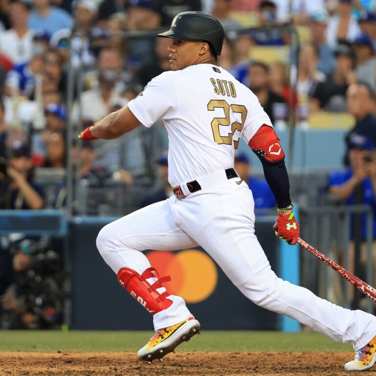 Machado, Soto y Sánchez jonronean en el triunfo de los Padres