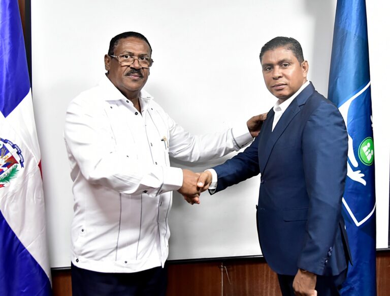 Juramentan nuevo director en Hospital Santo Socorro