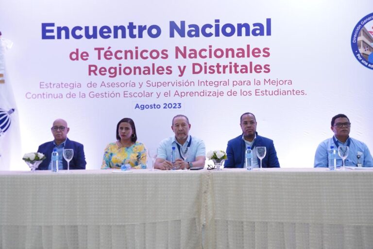 MINERD realizó encuentro con técnicos nacionales para socializar la nueva estrategia de gestión para los centros educativos