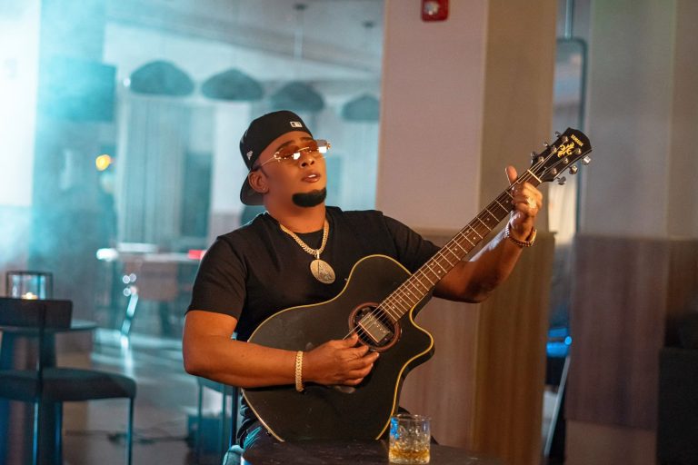 Anthony Santos lanza su nuevo álbum “A Fuerza de Dolor”: una obra nacida de la carne y el alma