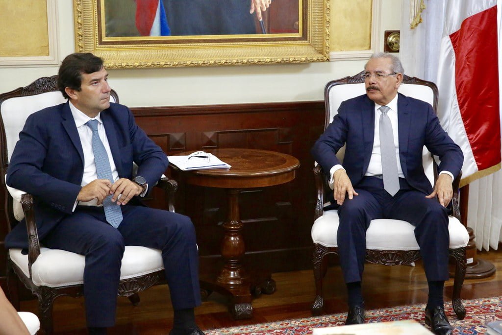 Presidente de Microsoft para América Latina, César Cernuda, visita al presidente Danilo Medina. Reafirma compromiso con República Digital