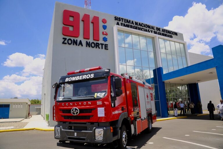 911 entrega 27 camiones de bomberos a distintos poblados de Santiago, Zona Norte y el Distrito Nacional, donados por República de China