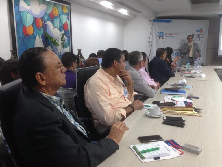 Encargados CAASD concluyen conferencia “Sensibilización para una República Digital”, impartida por INAP