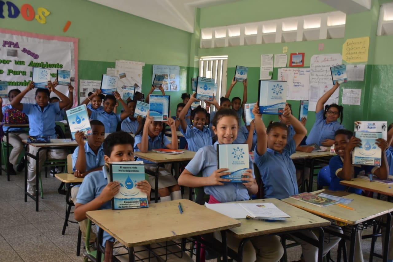 CAASD lleva programa “Cultura del Agua” a decenas de niños y comunitarios del Distrito Nacional