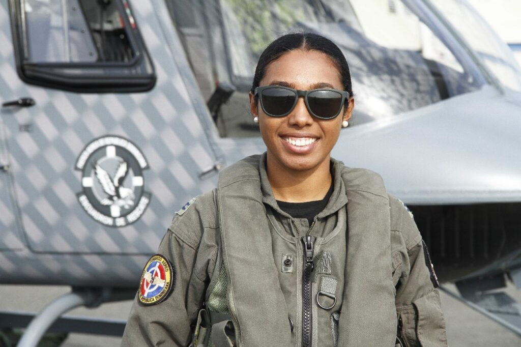Oficial Piloto Femenina se convierte en la primera Capitán de Nave del Escuadrón de Rescate de la Fuerza Aérea de República Dominicana.