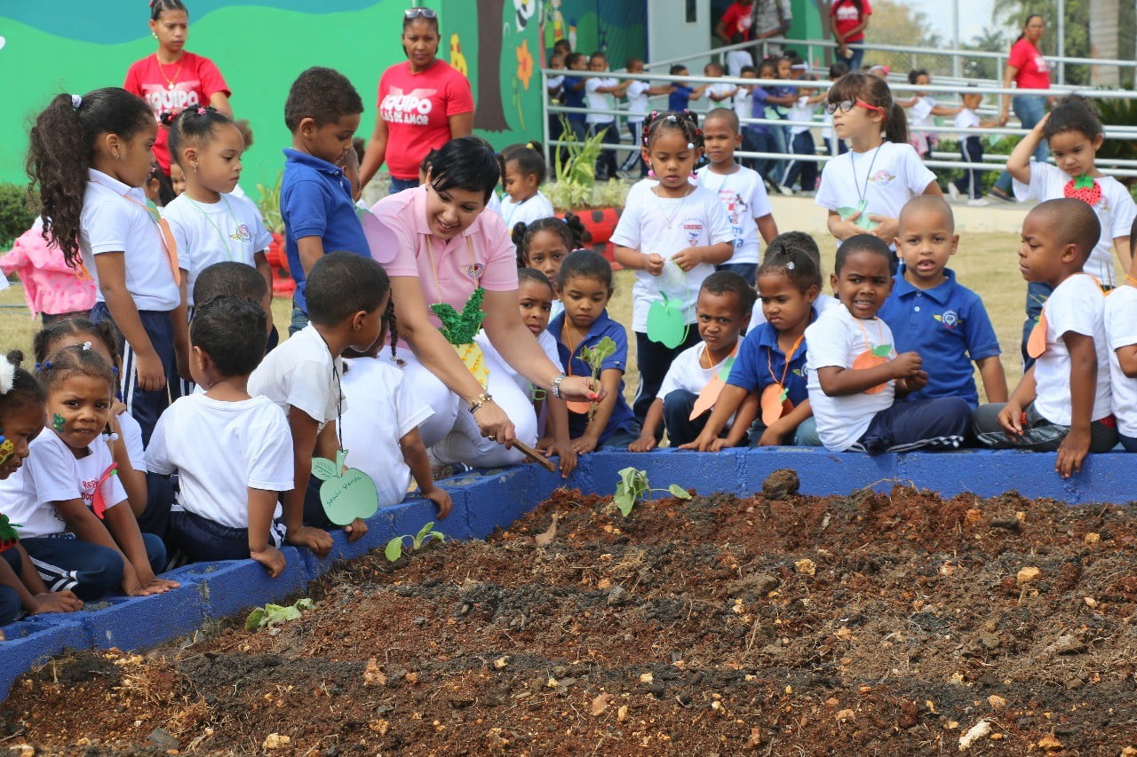 Ceofard celebra el Día Mundial Forestal plantando árboles en el Centro de Desarrollo Infantil.